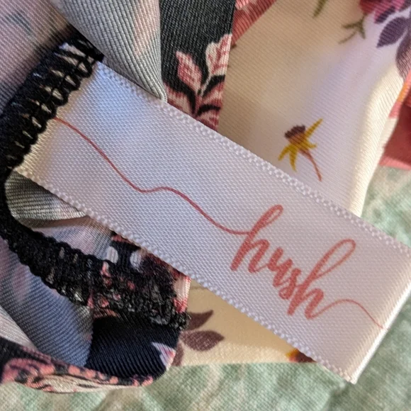NWT 5 pack, Hush - Quality Underwear In Floral And Solid. Medium. - Picture 7 of 8
